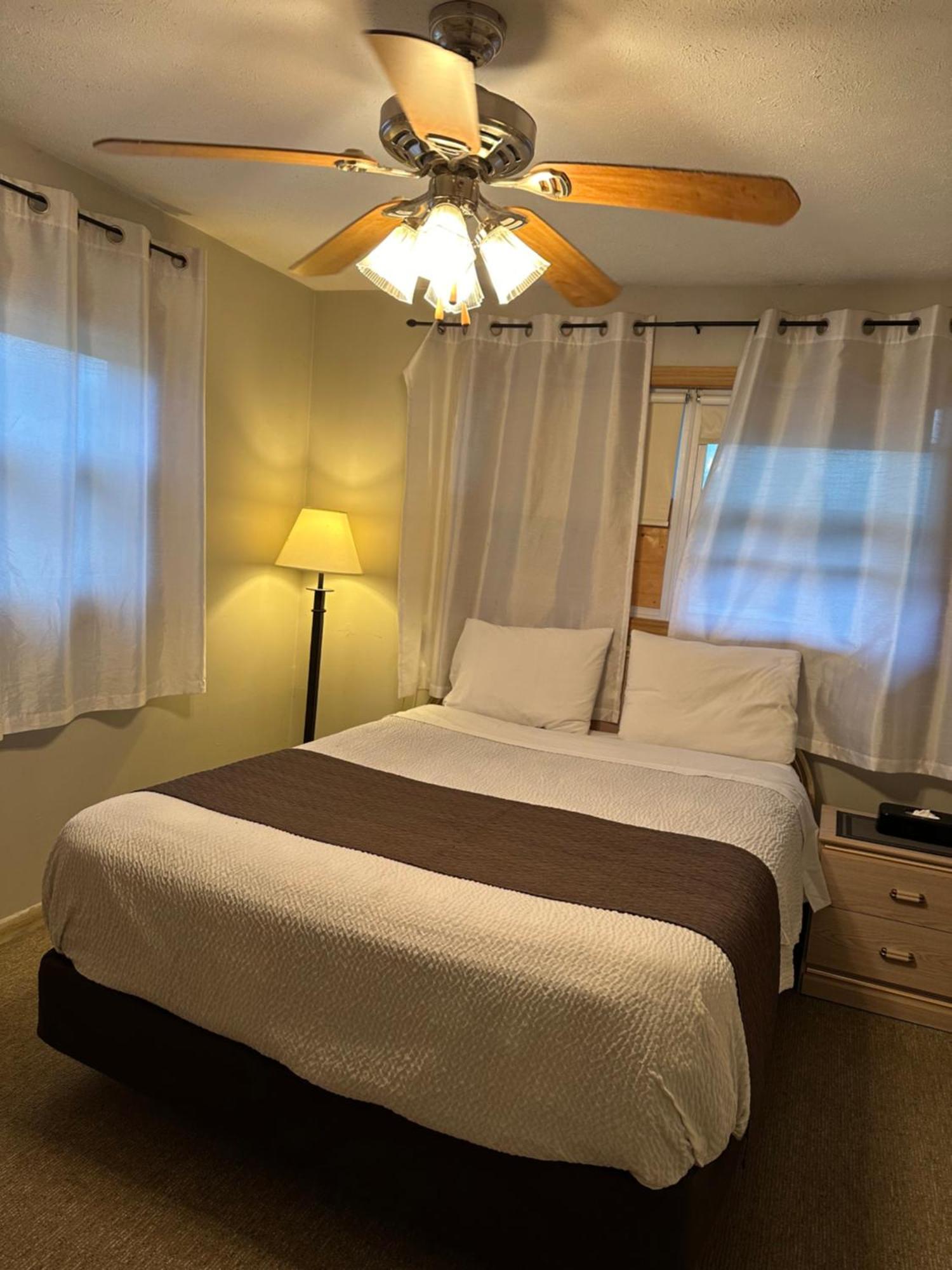 Lakeview & Motel 2*